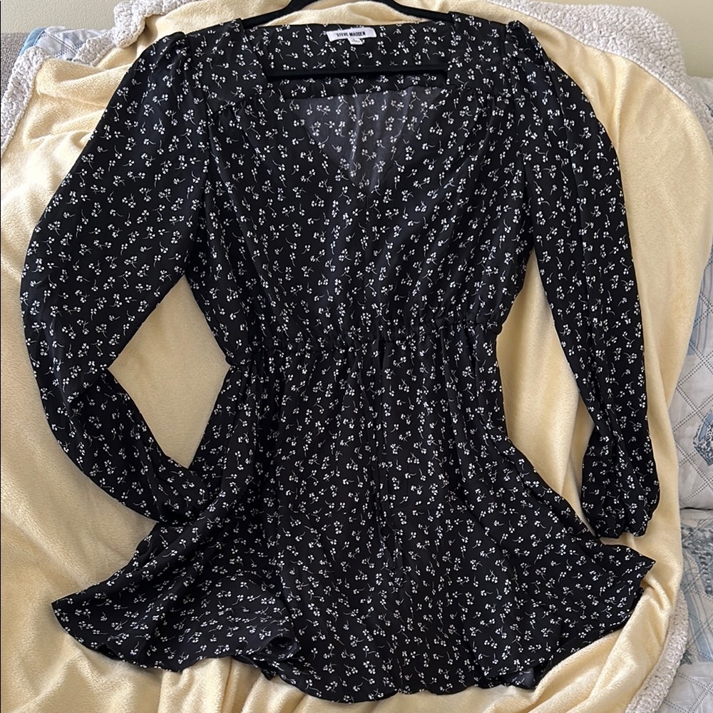 Steve Madden Black Floral Long Sleeve Mini Dress L, V-Neck, elastic waist. NWOT